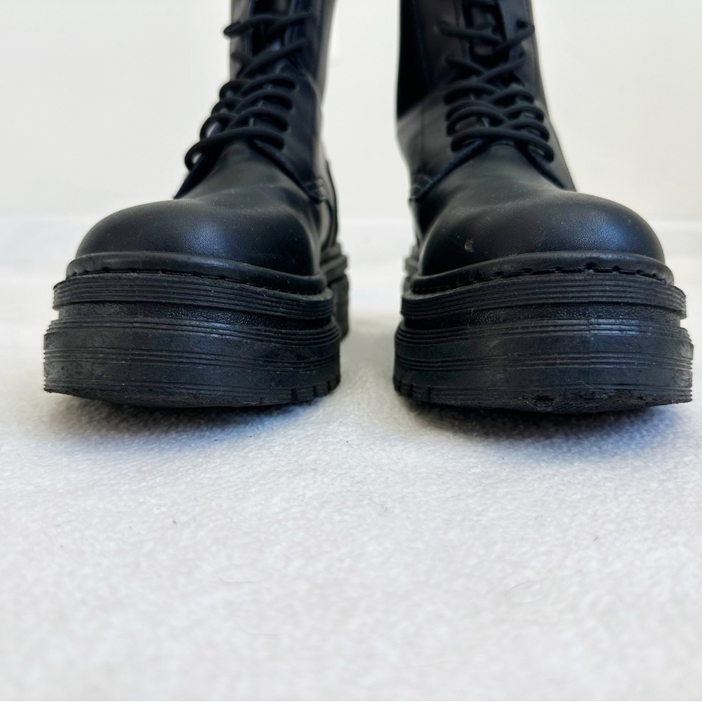 Forever 21 Women’s Black Faux Leather Lug Platform Combat Granny Boots, size 8 - Picture 4 of 16